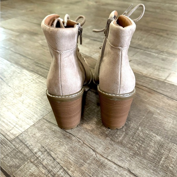 NWOT Women's Taupe Lace Up Ankle Lace up Bootie - Picture 5 of 10